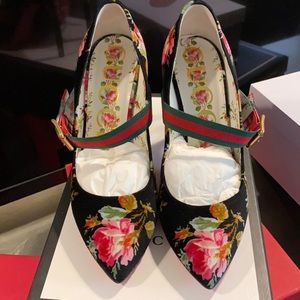 Gucci black multi color heels